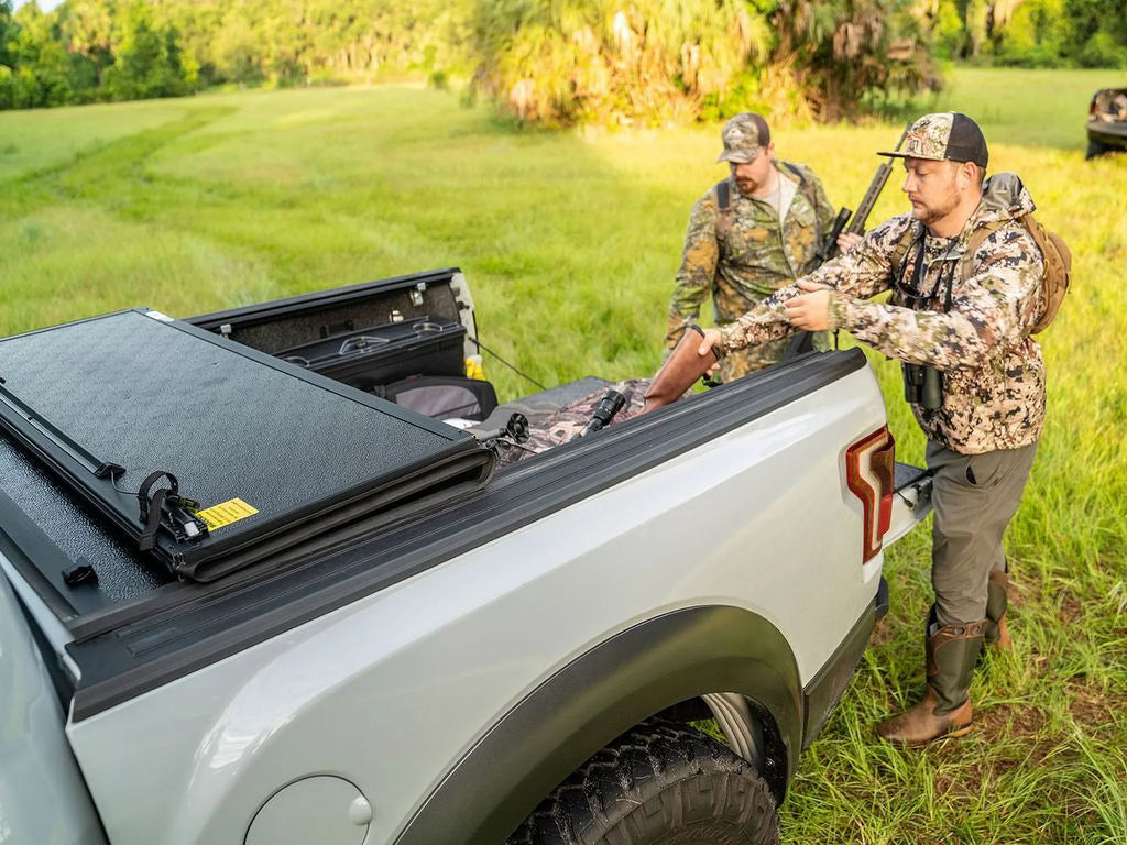 Gator by RealTruck EFX Hard Tri-Fold Truck Bed Tonneau wrap | GC14019 | matching with 2014 - 2018, 2019 Ltd/Lgcy Chevy/GMC Silverado/Sierra Limited 1500 6' 7" Bed (78.9")